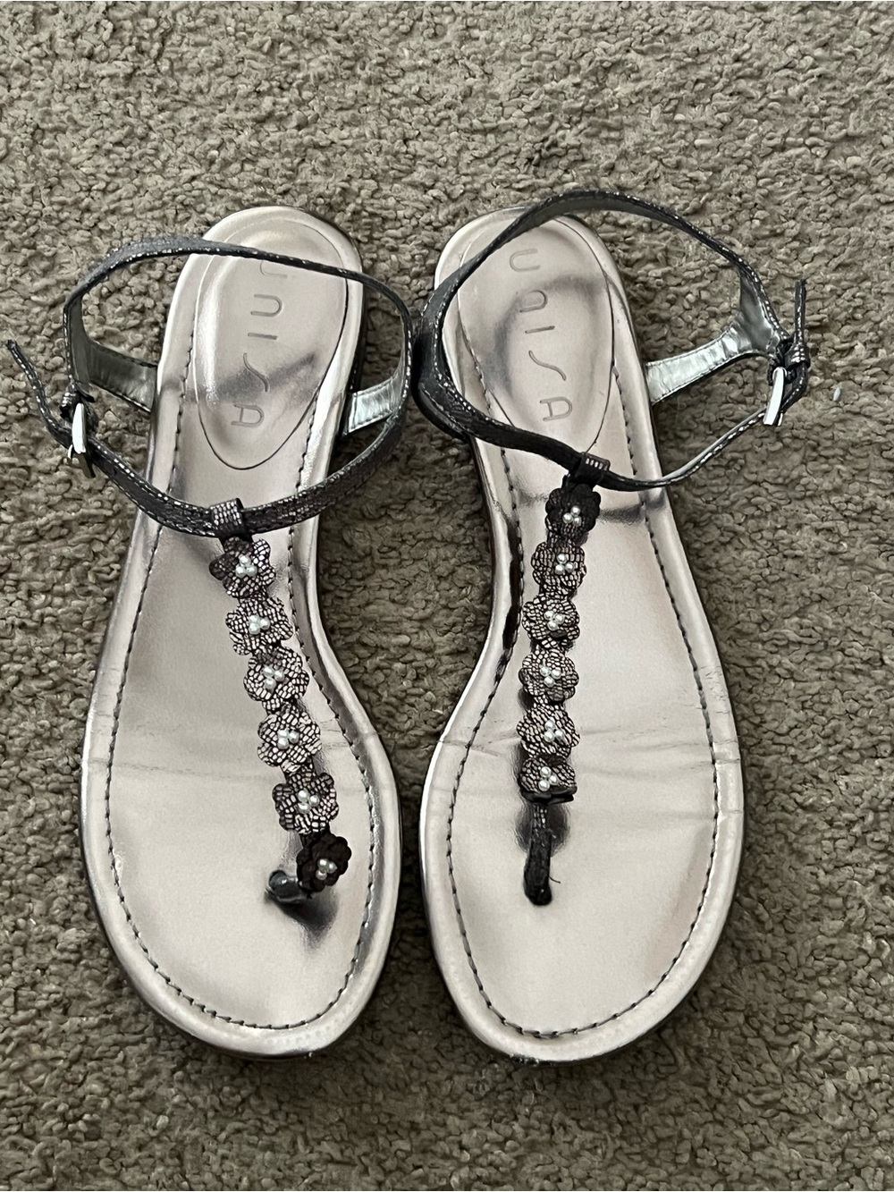 Unisa silver leather floral thong sandals - size 8